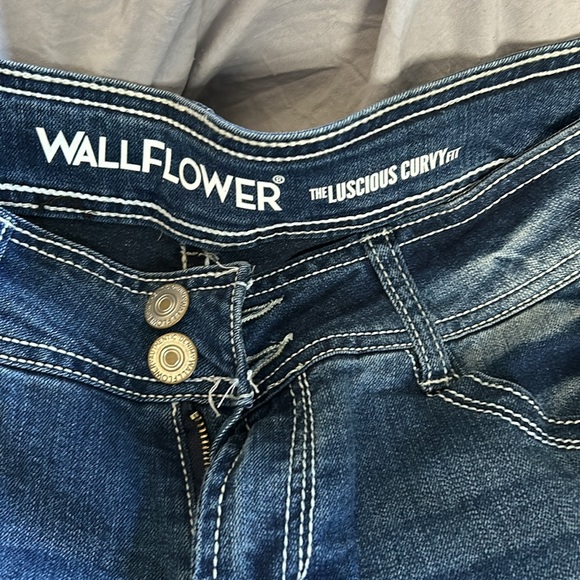 Wallflower Luscious Curvy fit. - Picture 3 of 4